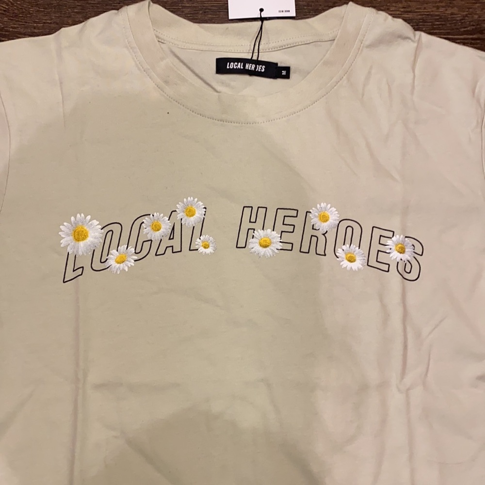 Local Hero’s Tee - Picture 2 of 3